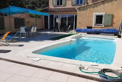 Image de Sous Le Charme De Bouc Bel Air