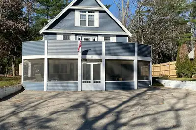 Image de Lac Winnipesaukee Home-Semaines / week-ends Feuillage d'automne, ski d'hiver, divertissement estival