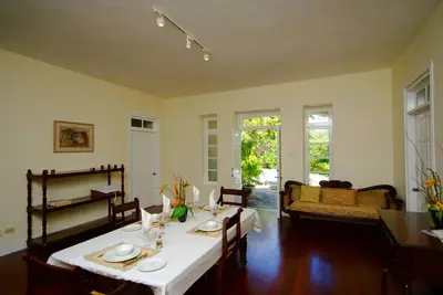 Image de Inchcape Seaside Villas sur Silver Sands Beach - 2 ch. Cour de la maison,