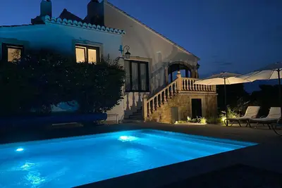 Image de Belle villa pour 10 personnes avec piscine privée et vue mer