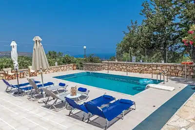 Image de Villa Despina à Prines en Crète: A \/ C, Pr. piscine, WiFi, petit-déjeuner- en option