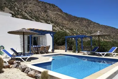 Image de Villa privée de deux chambres, à seulement 750 mètres de Plaka, piscine, jardin, vue magnifique