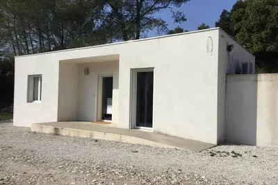 Image de Joli mazet de style contemporain situé en pleine nature,