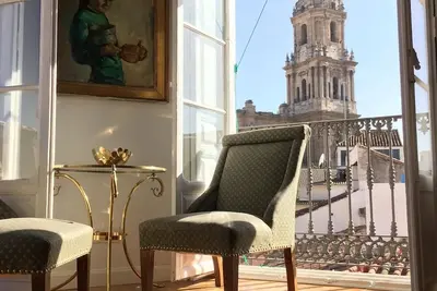 Image de Tour de l'horloge de Malaga, à côté de la cathédrale et du musée Picasso