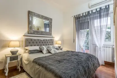 Image de San Pietro 2 - Apartment with garden 50 meters from the subway.