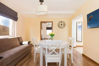 Image de Appartement (rez de chaussée) avec 2 chambres dans la maison Bursztyn