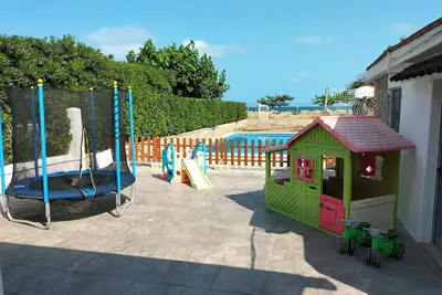 Image de Villa en bord de mer avec jardin, barbecue et parking