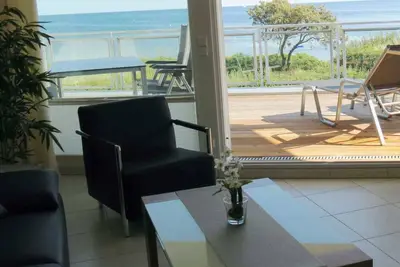 Image de Appartement de vacances de luxe directement sur la plage de la mer Baltique, vue sur la mer