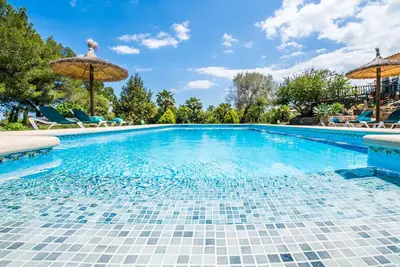 Image de Finca majorquine La Caseta à Pollensa avec piscine.
