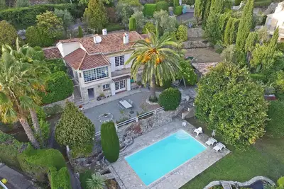 Image de Fantastique panorama, propriété spacieuse, piscine chauffée