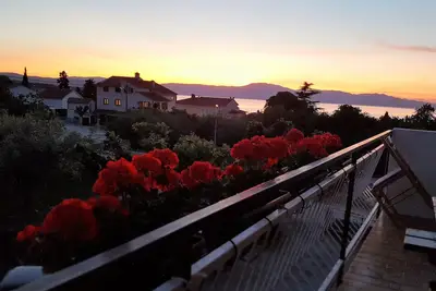 Bel appartement Sabina avec vue sur la mer et WiFi gratuit et climat