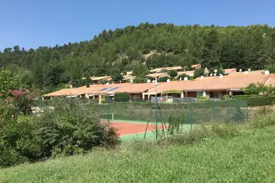 Image de Mazet tout équipé dans copropriété avec piscine, tennis, terrain de boule
