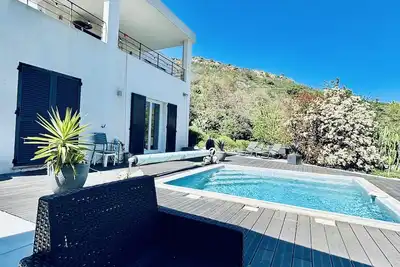 Villa Architecte - Piscine CHAUFFÉE  - Nouveautés 2025! (Voir Description)