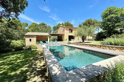 Image de Authentique Mas En Pierre Avec Piscine Chauffee En Campagne Au Calme