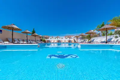 Image de Beau T3 (2 chambres) 6 pers. à 250m de la Mer avec Piscine CHAUFFÉE & Tennis (2)