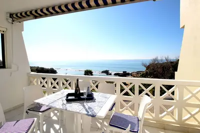 Image de magnifique appartement en front de mer. . .