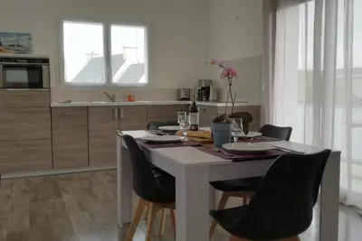 Image de Appartement 1er étage, jacuzzi et piscine hors sol chauffée, 200m de la mer