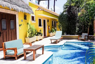 Image de Suite à une chambre, sereine, piscine, jardins, terrasse sur le toit avec vue