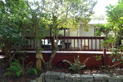 Image de Venez découvrir notre maison de style bungalow avec de superbes vues sur l'eau