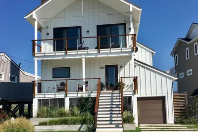 Image de Rare unifamiliale côtière de Californie à Ocnj avec une grande baie et des vues préservées