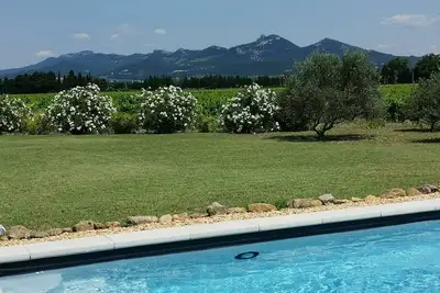 Image de Gîte de charme rez de jardin 4 étoiles, mas provençal, piscine 13, 50m, Vaucluse