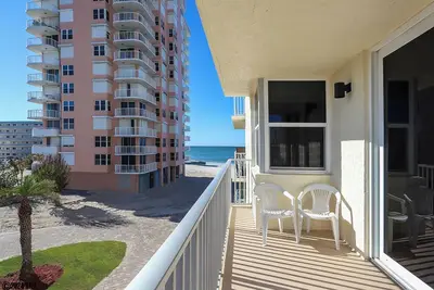 Image de Fun Island! Estero Beach & Tennis Condo au bord de la mer 202c avec piscine chauffée du complexe à un prix exceptionnel