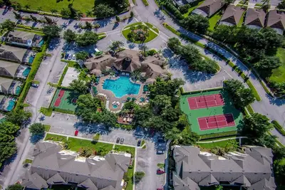 Image de Villa de luxe de 4 chambres / 3 salles de bain a tout! 5 milles à Disney! ! !