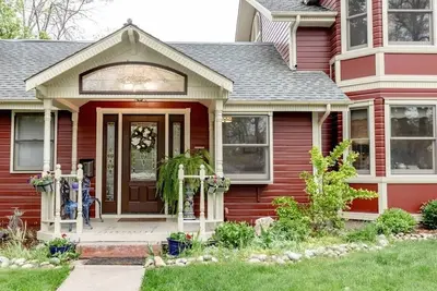 Image de Maison unique en son genre située près du centre-ville de Littleton