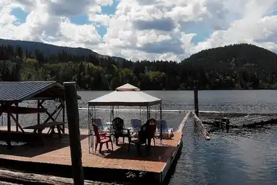 Image de Belle suite privée au bord du lac sur le lac Cowichan - 5 personnes