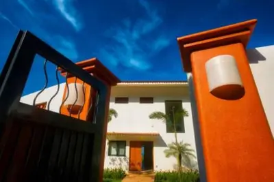 Image de Casa Pelicano, où la jungle rencontre le sable dans la belle San Pancho, Mexique