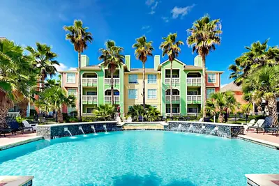 Image de 2 chambres 2 salle de bain Condo sur la digue avec une vue magnifique, 2 piscines et bain à remous