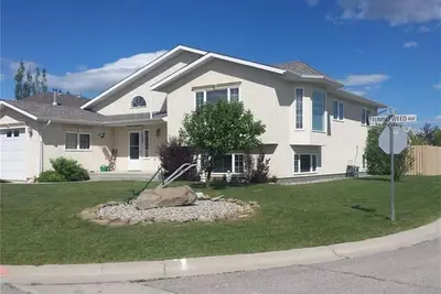 Image de Spacieuse maison entièrement meublée à Pincher Creek - jusqu'à 13 personnes confortablement!