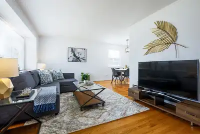 Image de Cute 3Bed 1Bath Home dans un bon quartier à côté des parcs et du centre-ville!