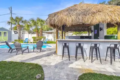 Image de 10 personnes! St. entièrement rénové Pete Home Près de Madeira Beach - Uhh - mazing!