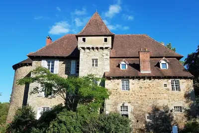 Image de Authentique Château-Fort du 13ème siècle, près du train, de l'autoroute, de l'aéroport et du golf
