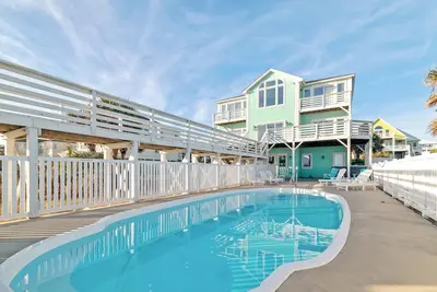 Image de Nouveau sur Vrbo Oceanfront Dolphin Ridge avec piscine et bain Ă remous.