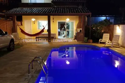 Maison moderne avec piscine et à 1 km confortable de Praia do Curral