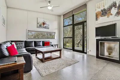 Image de Ecocrackenback 13 'Chalet durable et luxueux près des pistes. '