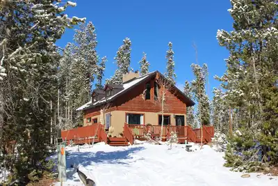 Image de Alpine Cabin niché dans le paradis des Rocheuses