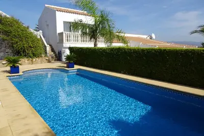 Image de Villa de luxe sur une propriété privée avec de belles vues sur la mer