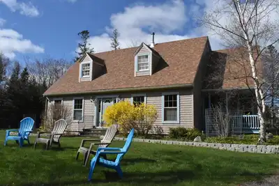 Image de Grande maison isolée pour animaux de compagnie à seulement 3 min. Marcher jusqu'au rivage