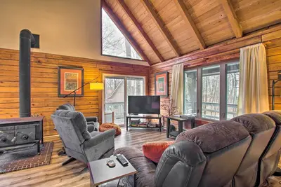 Image de Maison Wintergreen avec terrasse - Près du ski et de la randonnée!