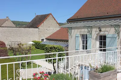 Image de Maison de vigneron de village de luxe, a \/ c, au milieu des vignobles du patrimoine mondial de l'Unesco