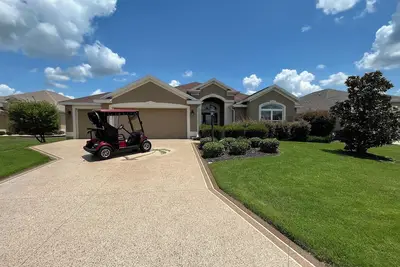 Image de Confortablement décoré 3/2 Accueil Animaux de compagnie avec voiturette de golf et WiFi inclus!