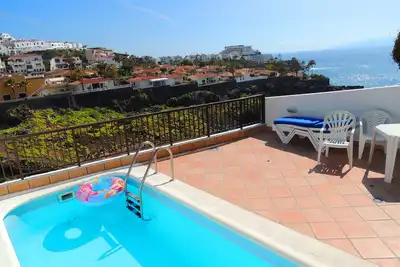 Image de Prime Sea Front Villa, 1 min à pied du village / plage / marina, piscine, climatisation, Uktv, WiFi
