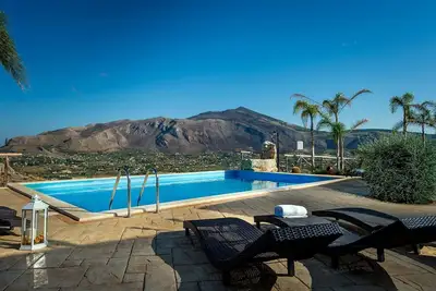 Image de Villa Thalia dans l'ouest de la Sicile, Ă 5 km de la mer, avec 5 chambres Ă coucher, piscine.