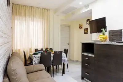 Image de Newly refurbished centrally located 2 bedroom apartment near Sorrento