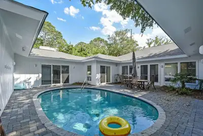 Image de East Beach - haut de gamme mais confortable avec piscine privée