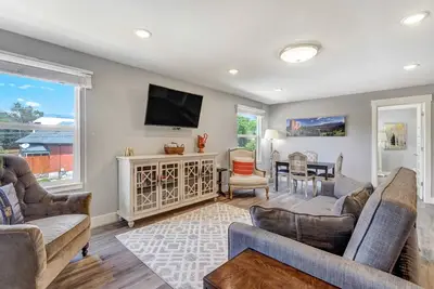 Image de 2br ✶ Modern & Chic ✶ Maison confortable dans le vieux Colorado