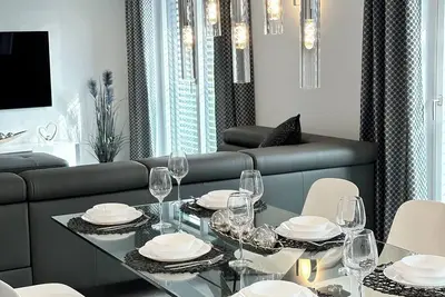 Image de Designer Exclusif - Appartement Noir Blanc 124 m²